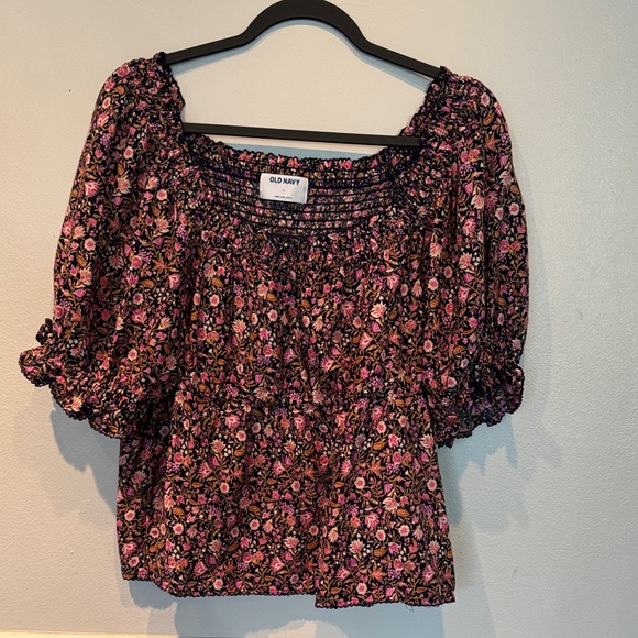 Old Navy Tops - Women’s Old Navy Floral Blouse Navy and Pink With Smocked Back Size L